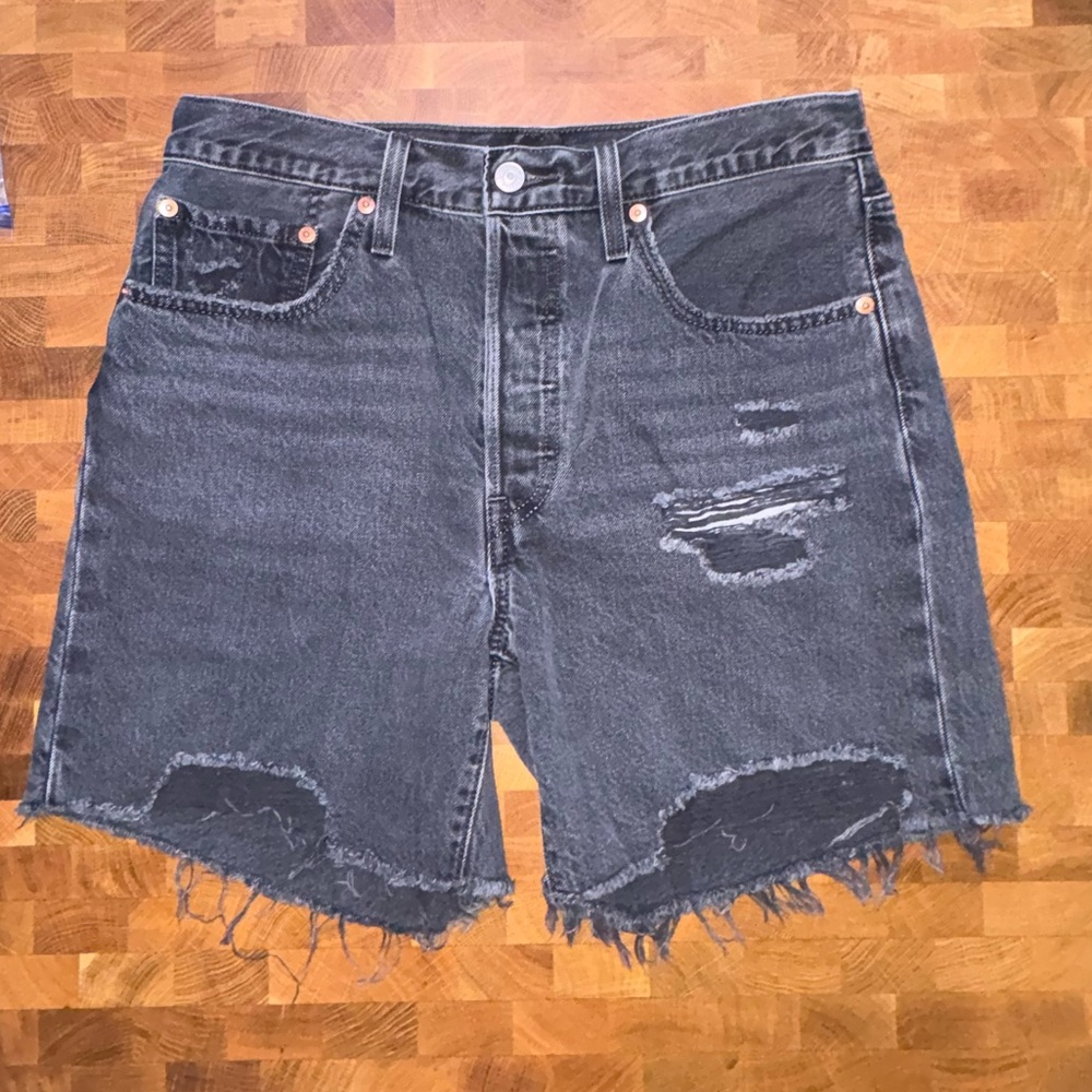 Levi’s 501 Distressed Mid Thigh Shorts